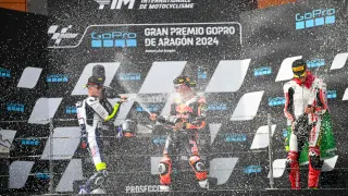 Podio de Moto 3 del Gran Premio de Aragón, duodécima cita del Mundial, en el circuito de Motorland en Alcañiz: Colin Veijer , José Antonio Rueda y Luca Lunetta