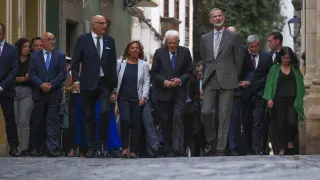 El rey Felipe VI realizó este jueves un paseo por Vegueta, el barrio histórico de Las Palmas de Gran Canaria, con el presidente de la República de Italia, Sergio Mattarella, el presidente de Canarias, y otras autoridades.