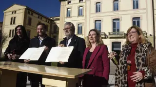 Firma del convenio para cofinanciar las obras de rehabilitación del ala oeste del edificio de la antigua Residencia de Niños como sede de Medicina y Enfermería.