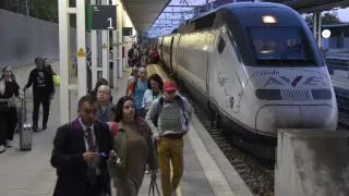 Imagen de archivo de la llegada del AVE Madrid-Huesca a la estación intermodal.