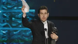 Javier Macipe recibe el premio a la Mejor Dirección Novel por 'La estrella azul', durante la 39 edición de los Premios Goya.