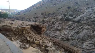 Las fuertes tormentas de este viernes han causado inundaciones y daños en infraestructuras de poblaciones como Herrera de los Navarros, Villar, Almonacid y Azuara, además de que varios vecinos tuvieron que ser rescatados.