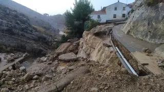 Las fuertes tormentas de este viernes han causado inundaciones y daños en infraestructuras de poblaciones como Herrera de los Navarros, Villar, Almonacid y Azuara, además de que varios vecinos tuvieron que ser rescatados.