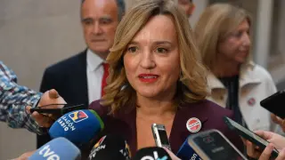 Pilar Alegría atiene de los medios de comunicación en la segunda jornada del debate sobre el estado de la Comunidad. Ramón Comet / Europa Press 25/09/2025