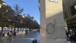 Alguno de los rollos de luces que se han colocado en el paseo de la Independencia.