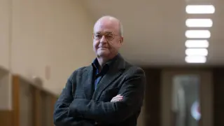 Julio López Laborda, este viernes, en el vestíbulo de la Facultad de Economía y Empresa.