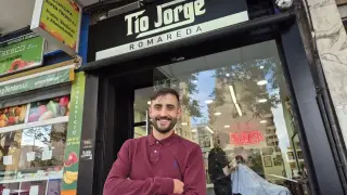 Jorge Villarroya Capablo, dueño de las barberías del Tío Jorge de Zaragoza.