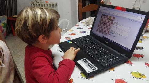 Jóvenes ajedrecistas de siete localidades del Somontano participan en un torneo virtual