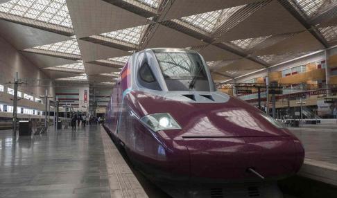 Viaje de prueba con pasajeros del tren Avlo de Renfe entre Madrid, Zaragoza y Barcelona.