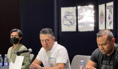 Nacho Ambriz, entrenador de la SD Huesca, durante su rueda de prensa de despedida en México.