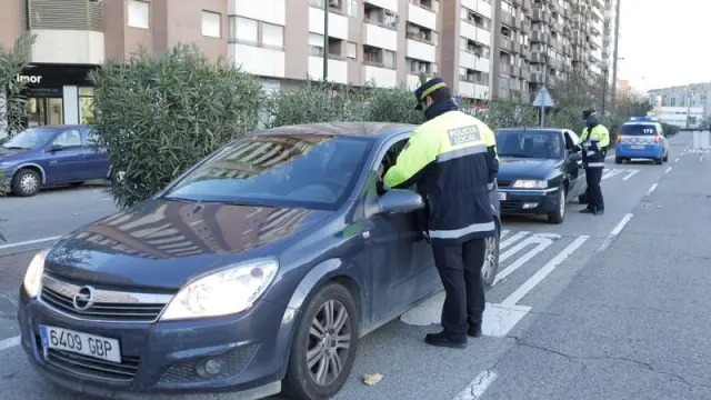 La Policía Local realiza un control de alcoholemia en Zaragoza
