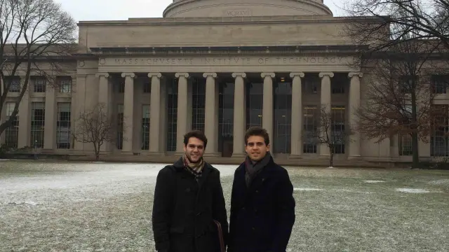 Los dos alumnos aragoneses del máster ZLOG, David Fernando y Eduardo Perea en Massachusetts