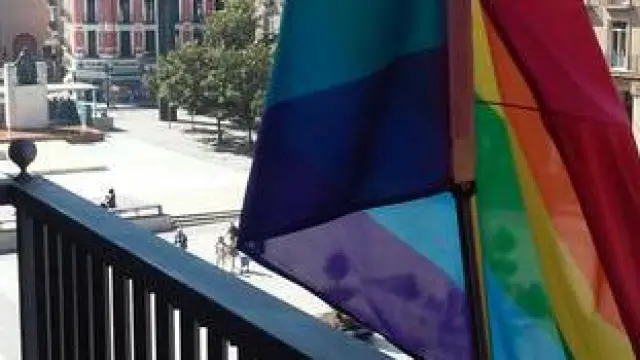 La bandera arcoiris en el Ayuntamiento de Zaragoza