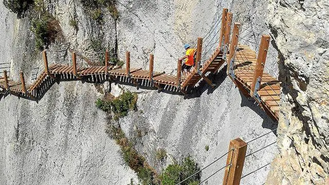 La ruta de las pasarelas de Montfalcó, en la Ribagorza, se habilitó en 2013.