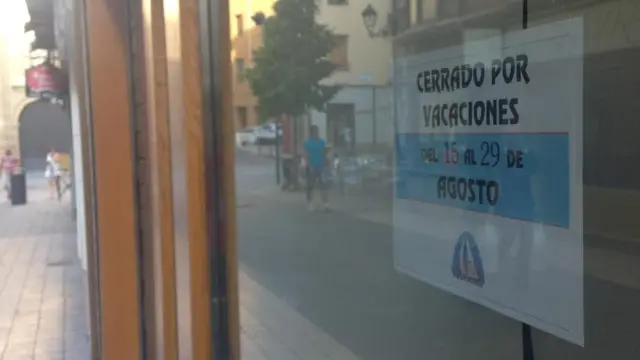 Huesca cuelga el cartel de 'Cerrado por vacaciones'