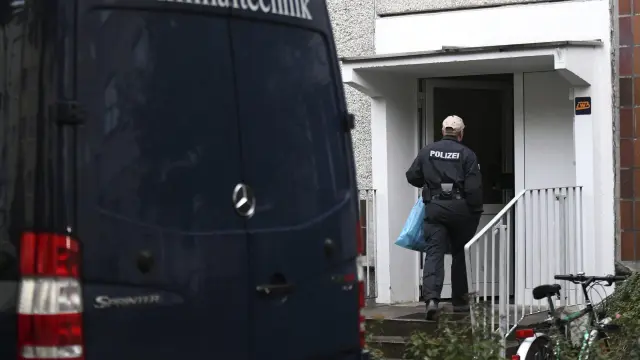 La policía alemana detiene al presunto terrorista sirio fugado.