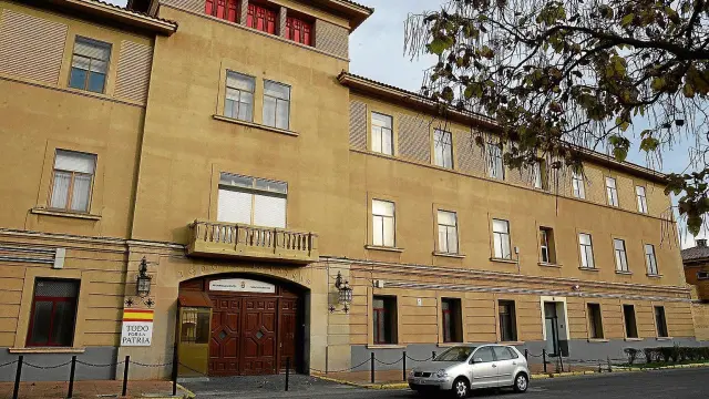 Fachada principal del cuartel Sancho Ramírez de Huesca, cerrado desde el pasado 31 de diciembre.