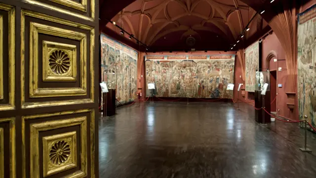 Entrada a las salas del Museo de Tapices de La Seo, en Zaragoza.