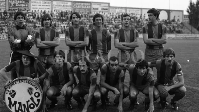 Once inicial de la SD Huesca a principios de los años 80 junto a Manolo 'el del bombo' antes de enfrentarse al Real Zaragoza en El Alcoraz