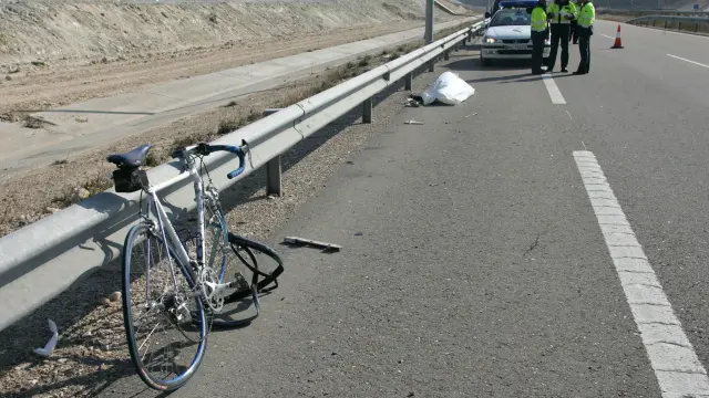 Atropello mortal de un ciclista en la Z-40.