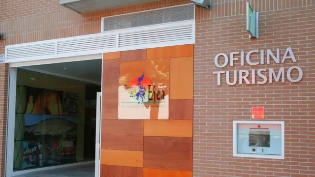 La oficina de Turismo de Ejea se sitúa en el paseo del Muro.