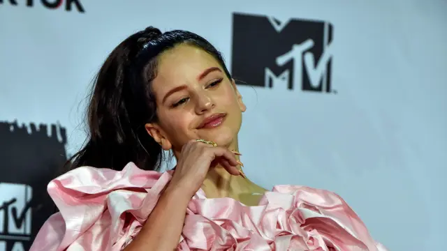 Rosalía, durante su intensa actuación en Bilbao en los MTV Europe Music Awards.