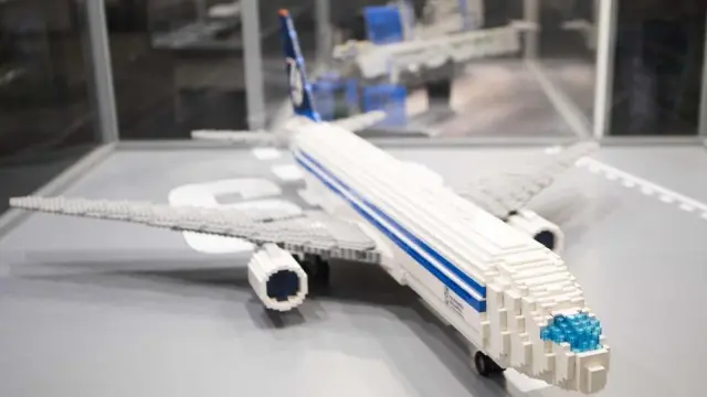Boeing 767 LOT de Polish Airlines, en Lego.