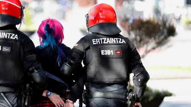 Los incentes en Bilbao durante el mitin de Vox se saldan con cinco detenidos y siete contusinados.