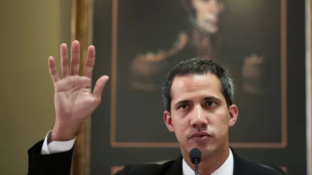 Venezuelan opposition leader Juan Guaido, who many nations have recognized as the country's rightful interim ruler, takes part in a meeting with members of the National Assembly in Caracas, Venezuela, April 16, 2019. REUTERS/Ueslei Marcelino [[[REUTERS VOCENTO]]] VENEZUELA-POLITICS/