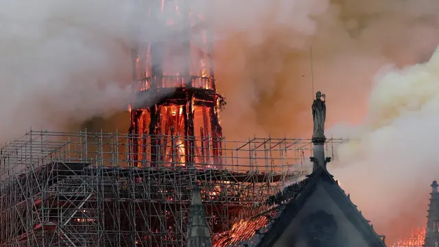 FILE PHOTO: Smoke billows as fire engulfs the spire of Notre Dame Cathedral in Paris, France April 15, 2019. REUTERS/Benoit Tessier/File Photo [[[REUTERS VOCENTO]]] APPS-SOCIALMEDIA/ (COLUMN)