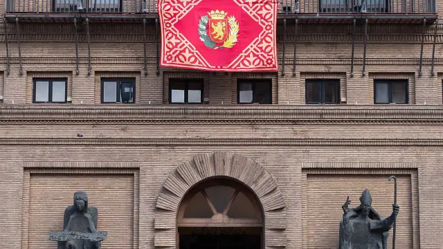 Fachada del Ayuntamiento de Zaragoza, el pasado 29 de enero, festividad de San Valero.