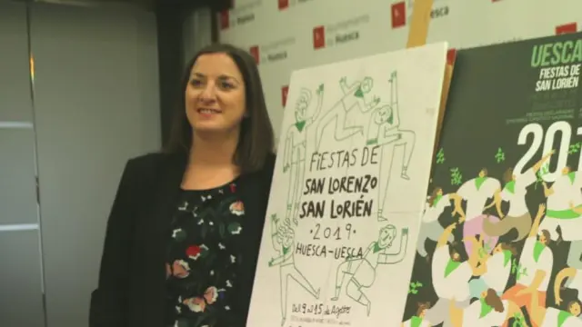 La concejala de Fiestas,María Rodrigo, junto a los tres carteles seleccionados para elegir la imagen de San Lorenzo 2019