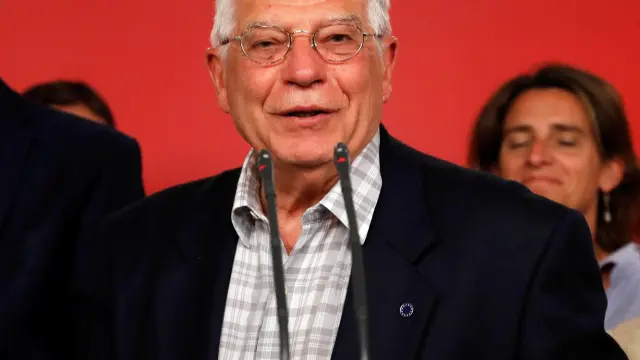Borrell, junto a Pedro Sánchez, tras conocerse los resultados de las elecciones europeas.