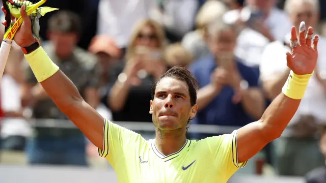 Tennis - French Open - Roland Garros, Paris, France - May 29, 2019. Spain's Rafael Nadal greets the crowd after winning his second round match against Germany's Yannick Maden. REUTERS/Christian Hartmann [[[REUTERS VOCENTO]]] TENNIS-FRENCHOPEN/