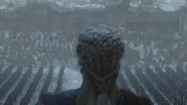 Daenerys Targaryen arengando a sus tropas, en una escena de la serie ‘Juego de tronos’