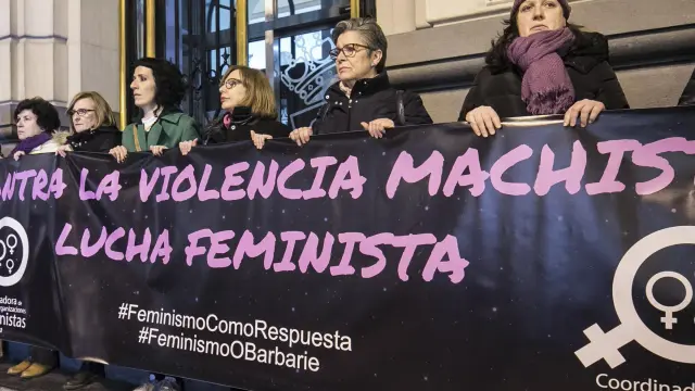 Concentración en Zaragoza contra la violencia de género.