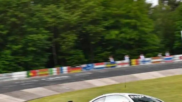 El BMW de Guillermo Aso, en plena acción en Nürburgring