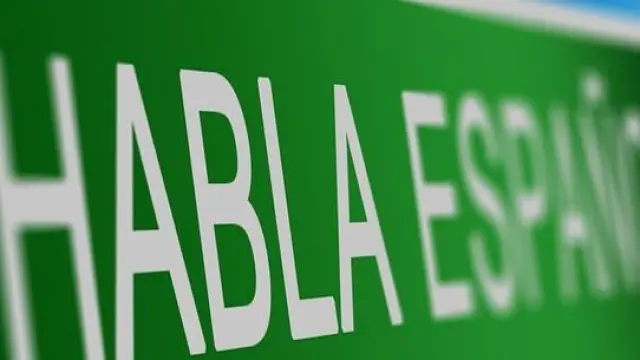 Los anglicismos se han convertido en vocablos habituales de las conversaciones en español.