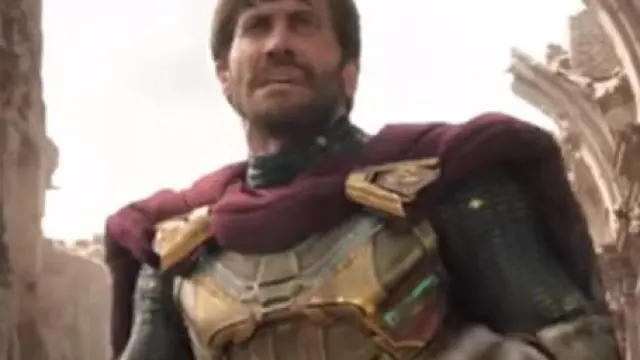 Jake Gyllenhaal, que interpreta a Mysterio, en una escena con Belchite al fondo