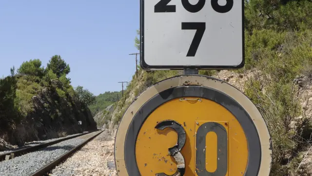 Las obras en la línea Teruel-Sagunto obligan a cortar los caminos que cruzan la plataforma por debajo