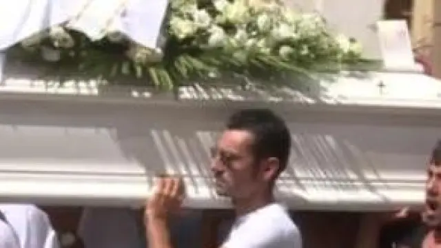 Funeral del niño que murió en Italia en un accidente de coche mientras su padre, que conducía, hacía un Facebook Live