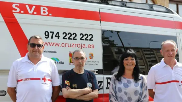 Óscar Gracia, director de Salud y Socorros de Cruz Roja, Jacobo Morlán, jefe de bomberos, Ana Loriente, concejala de Seguridad Ciudadana, y Bernando Mas, presidente de Cruz Roja Huesca.