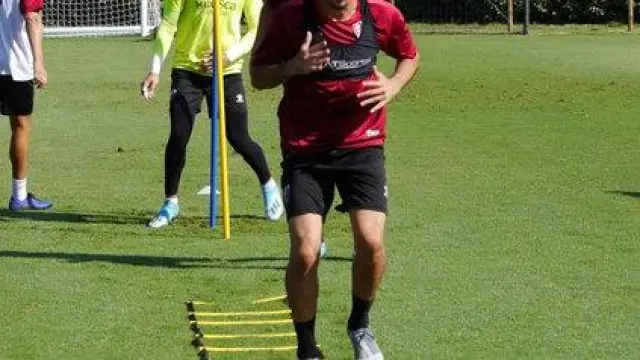 Joaquín Muñoz, durante el primer entrenamiento de la SD Huesca en La Garrocha.
