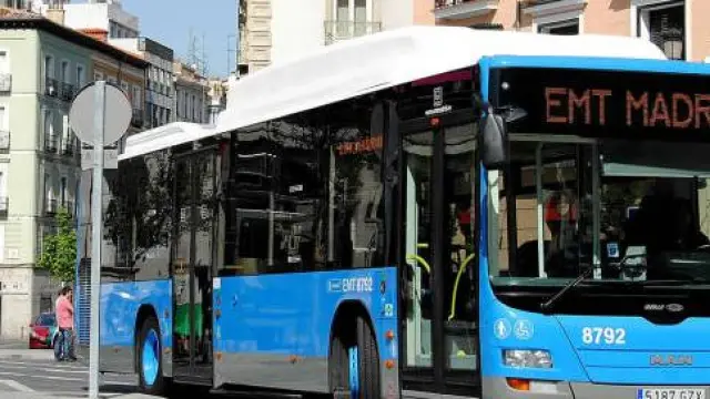 Un autobús de la Empresa Municipal de Transportes de Madrid (EMT).