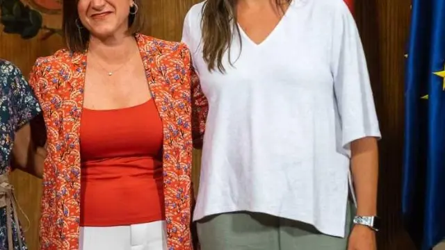 La judoca Ana Belén Fernández, con la vicealcaldesa Sara Fernández y la concejala de deportes, Cristina García