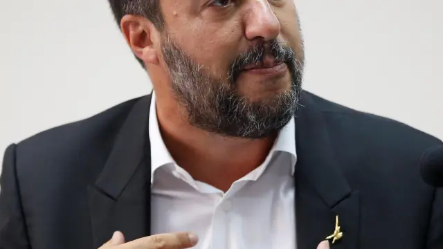 Italian Deputy PM Matteo Salvini gestures as he holds a news conference in southern Italy on a bank holiday as the government crisis continues, in Castel Volturno, Italy August 15, 2019. REUTERS/Ciro de Luca [[[REUTERS VOCENTO]]] ITALY-POLITICS/