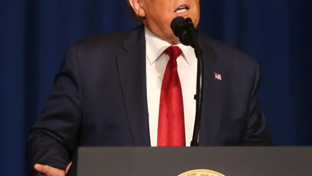 Louisville (United States), 21/08/2019.- US President Donald J. Trump speaks to the audience at the American Veterans of Foreign Wars National Convention at the Galt House in Louisville, KY, USA, 21 August 2019. (Estados Unidos) EFE/EPA/MARK LYONS Trump speaks at Anerican Veterans National Convention