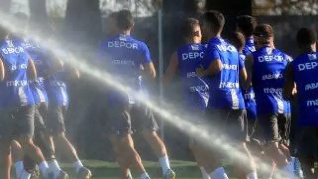 El Deportivo entrenó este sábado en el IES Pirámide tras llegar a Huesca.