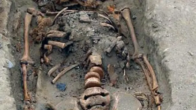 Uno de los restos de un niño hallados en Perú