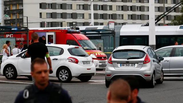 Un muerto y ocho heridos en un ataque con cuchillo cerca de Lyon.
